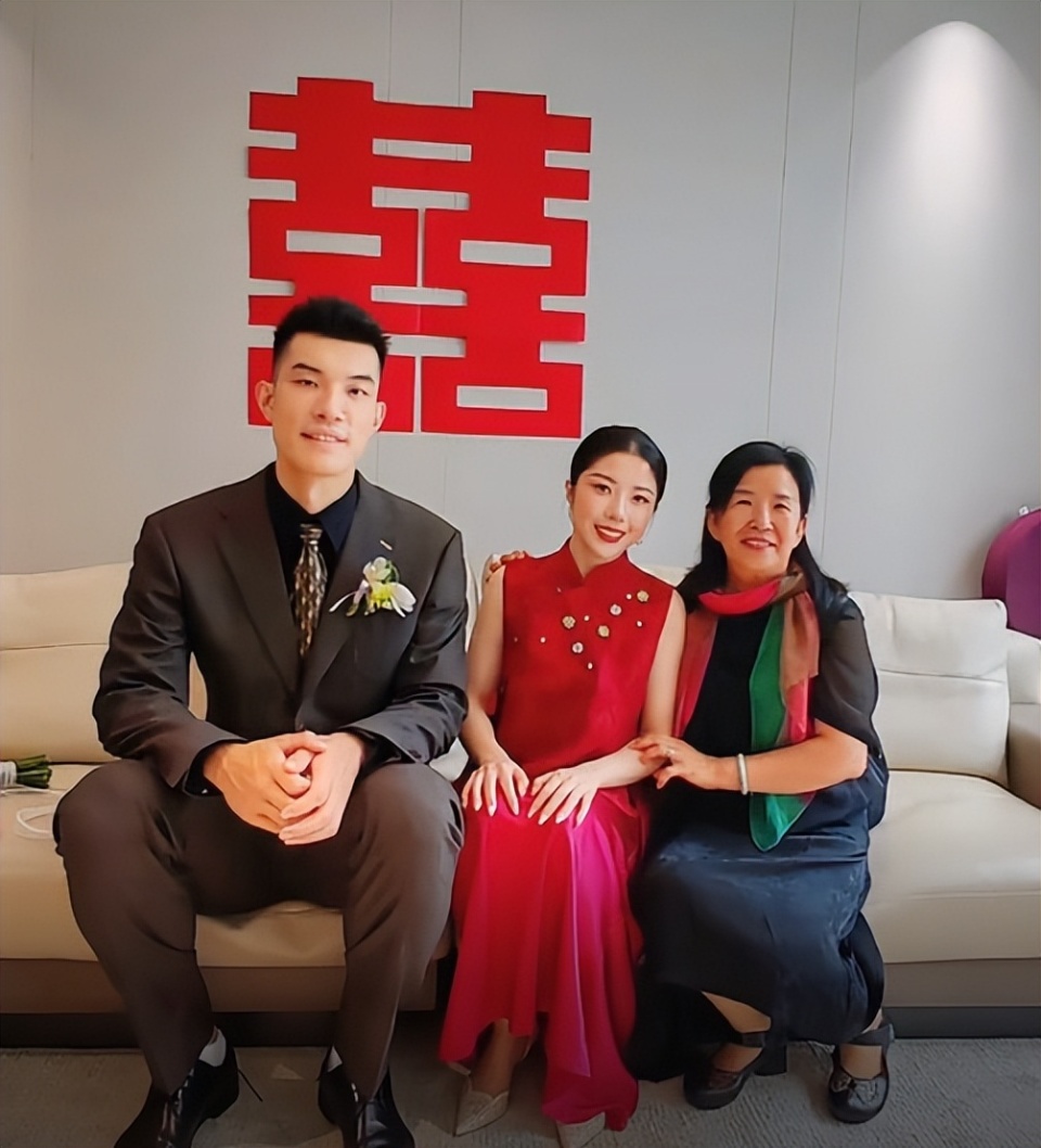 在郭凯身边 在郭凯身边