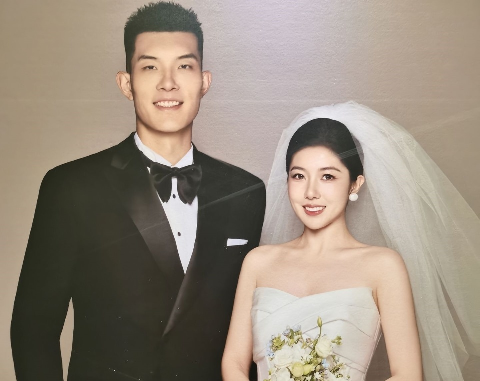 众多亲朋好 众多亲朋好