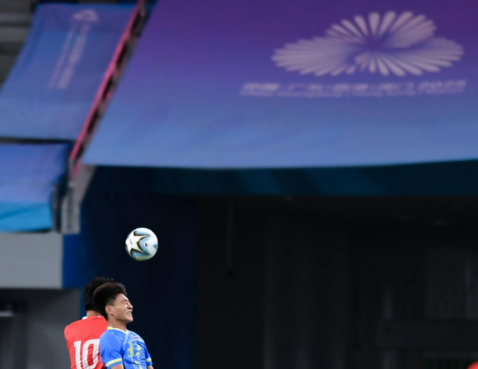 吴明屿, 员王柯璇在